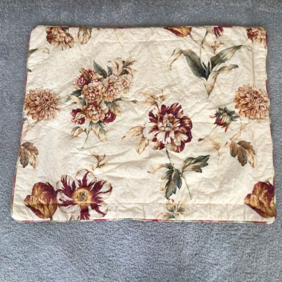 Chris Madden - Full Size Double Sided Floral Print Comforter & Pillow Sham - Picture 5 of 8